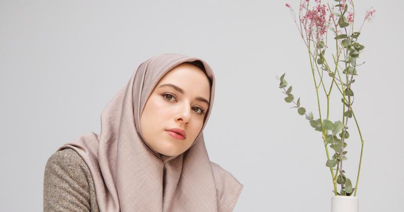 7 Rekomendasi Hijab Katun Segiempat untuk Ibu Hamil, Adem dan Nyaman